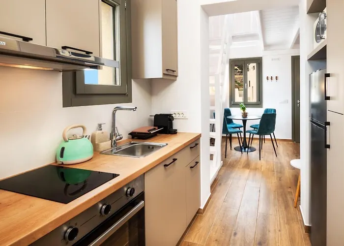 Hygge Santorini * Pýrgos